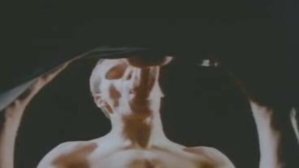 Blondinka z velikimi joški res obožuje trdega tiča v svojem telesu