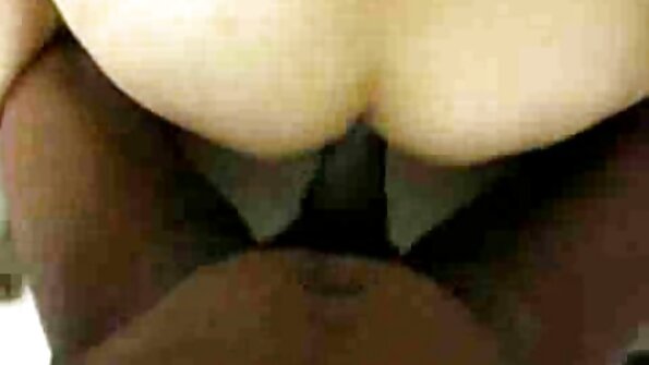 Blondinka z lepim obrazom dobiva vročo obremenitev sperme v usta