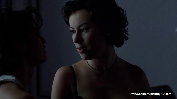 Bimbo z okusno muco se zabava z velikim trdim kljunačem