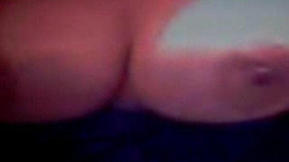 Blondinka z veliko rit ima analni seks pred kamero