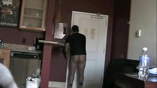 Očarljiva rjavolaska Kyouko Maki uživa v grdem oralnem seksu